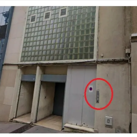 Chaleureux, Lumineux Et Confortable F2 Renove En Plein Coeur De Apartment