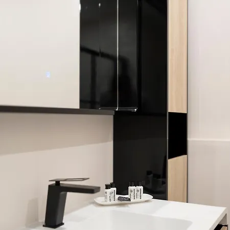 Chaleureux, Lumineux Et Confortable F2 Renove En Plein Coeur De *